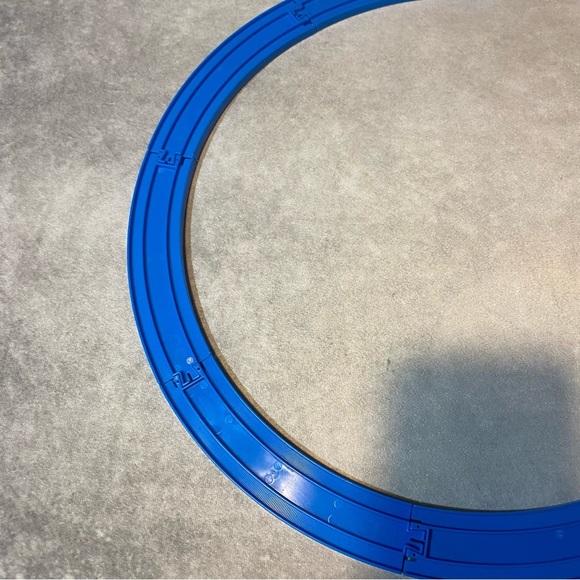 TOMY Thomas the Train Blue Train Tracks 14 Curved & 1 Switch Track Junction - Picture 9 of 11